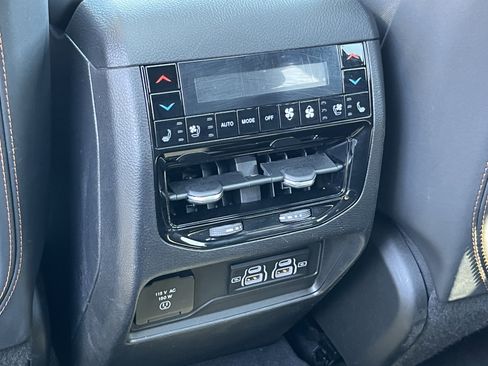 Used 2022 Jeep Grand Cherokee Summit AWD/4WD image 18