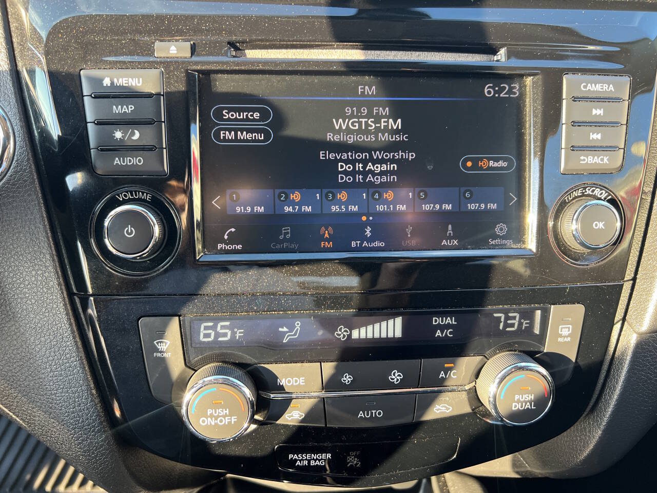 Used 2019 Nissan Rogue SV w/ Sun & Sound Touring Package AWD/4WD image 17