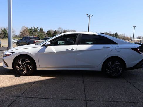 New 2026 Hyundai Elantra Limited image 3