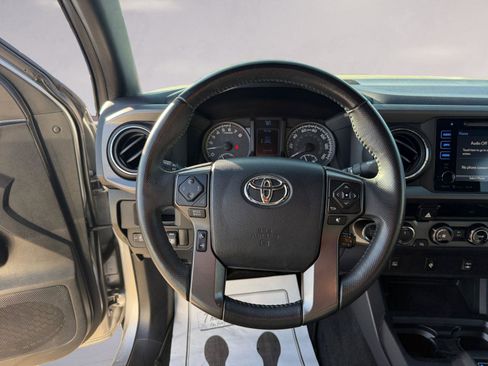 Used 2017 Toyota Tacoma TRD Off-Road w/ Tow Package (A/T) image 12