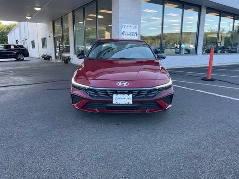 Used 2025 Hyundai Elantra Sport FWD image 2