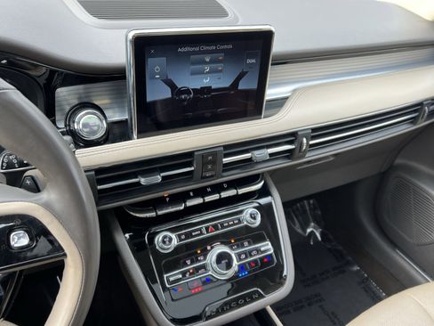 Used 2022 Lincoln Corsair Standard w/ Premium Package image 19