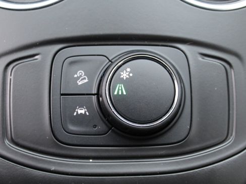 Used 2023 GMC Terrain SLE w/ LPO, Floor Liner Package image 39