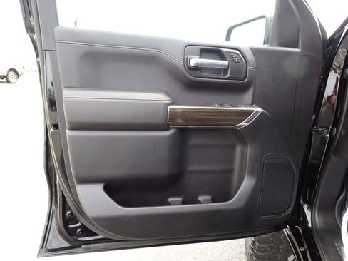 Used 2021 Chevrolet Silverado 1500 LT Trail Boss w/ LPO, Dark Essentials Package image 12