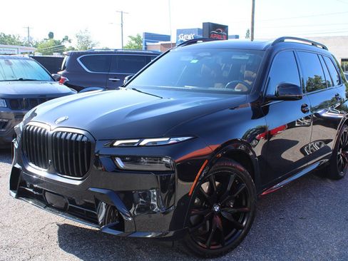 Used 2025 BMW X7 xDrive40i w/ M Sport Package AWD/4WD image 1