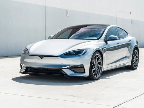 Used 2026 Tesla Model S Plaid AWD/4WD image 2