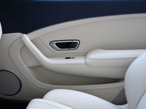 Used 2017 Bentley Continental GT image 16