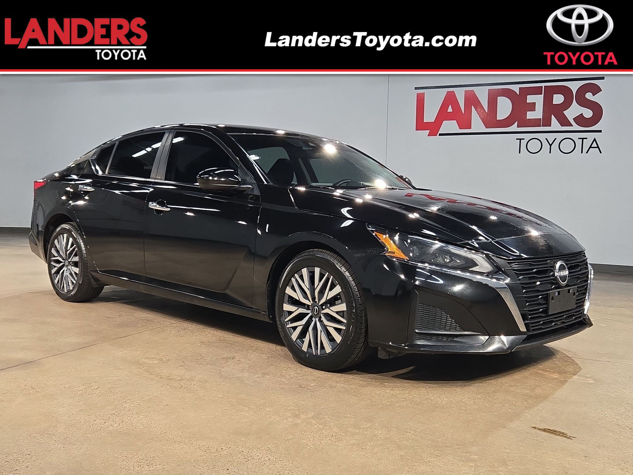 Used 2023 Nissan Altima 2.5 SV FWD image 1