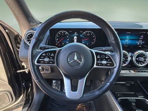 Used 2022 Mercedes-Benz GLB 250 image 11