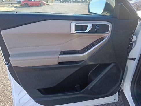 Used 2023 Ford Explorer XLT w/ Equipment Group 202A image 11