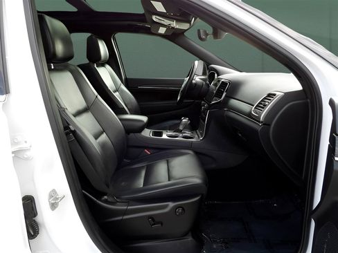 Used 2021 Jeep Grand Cherokee Limited image 17