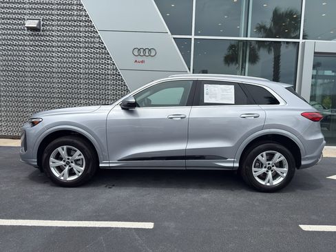 Used 2025 Audi Q5 Premium w/ Convenience Package AWD/4WD image 3