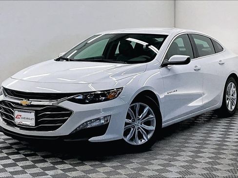 Used 2021 Chevrolet Malibu LT FWD image 1