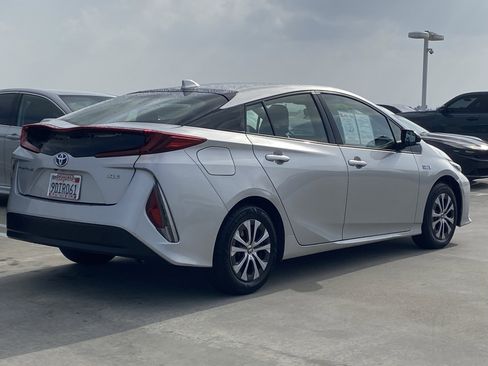 Used 2022 Toyota Prius Prime XLE FWD image 3