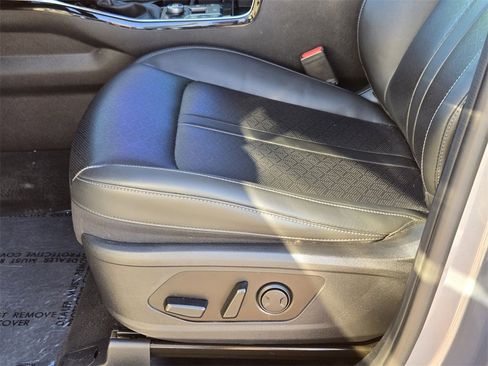 Used 2023 Kia Sorento SX image 32