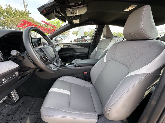 Used 2025 Toyota Camry SE w/ Convenience Package FWD image 24