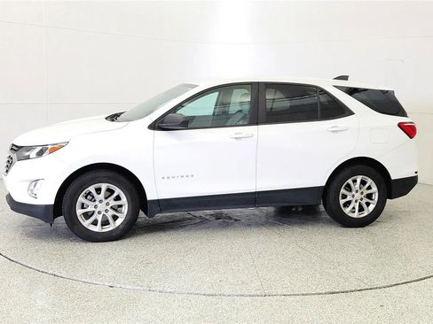 Used 2020 Chevrolet Equinox LS w/ LS Convenience Package FWD image 4