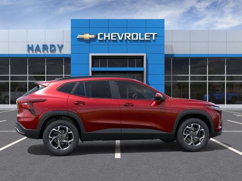New 2026 Chevrolet Trax LT w/ Driver Confidence Package FWD image 4