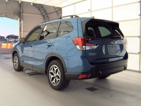 Used 2023 Subaru Forester Premium AWD/4WD image 3