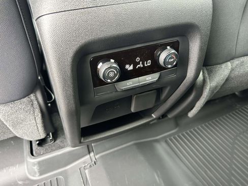 New 2026 Chevrolet Traverse Z71 w/ Driver Confidence Package image 16