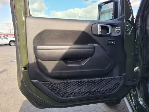 Used 2024 Jeep Wrangler Unlimited Rubicon image 25