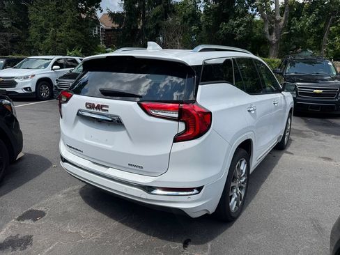 Used 2023 GMC Terrain Denali w/ Denali Premium Package AWD/4WD image 4