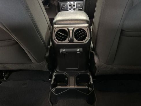 Used 2020 Jeep Wrangler Unlimited Sport S image 38
