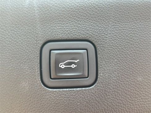 Used 2023 Buick Enclave Essence image 34