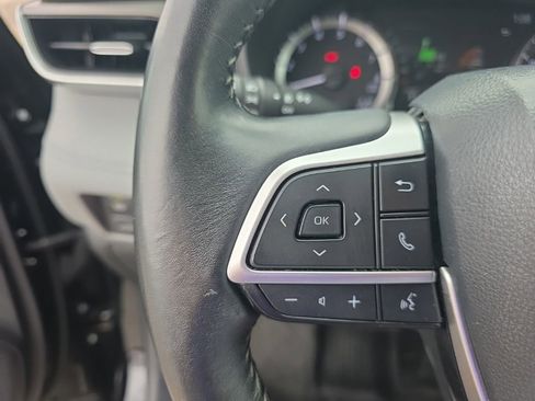 Used 2023 Toyota Highlander LE AWD/4WD image 18