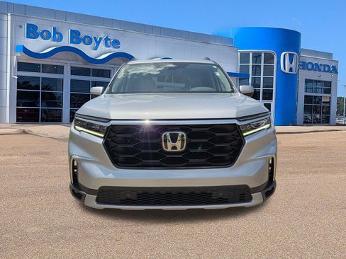Used 2024 Honda Pilot Touring image 2