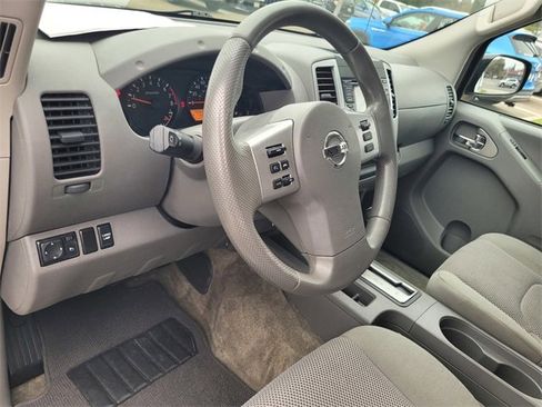 Used 2017 Nissan Frontier SV image 12