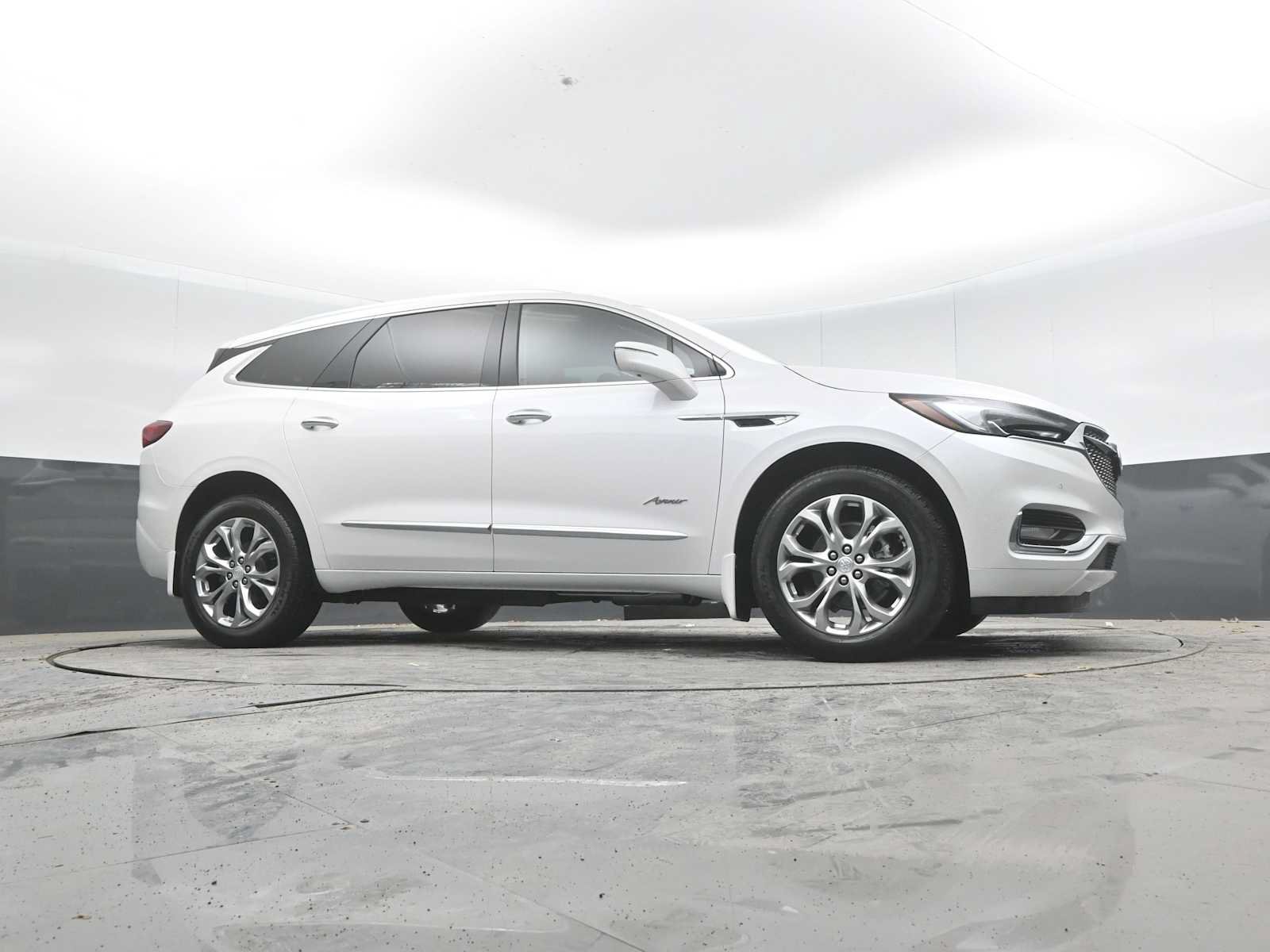 Used 2021 Buick Enclave Avenir w/ Avenir Technology Package AWD/4WD image 29