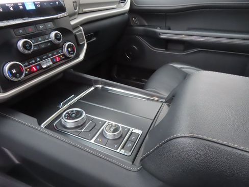 Used 2024 Ford Expedition Max XLT image 22