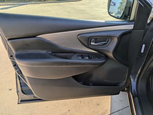 Used 2017 Nissan Murano S w/ Navigation Package image 11