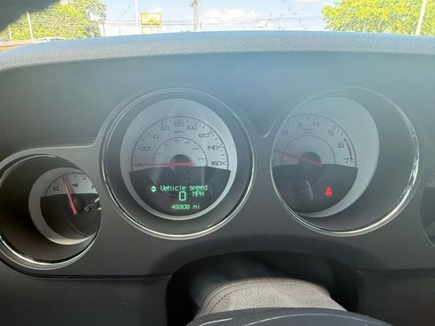 Used 2014 Dodge Challenger R/T RWD image 9