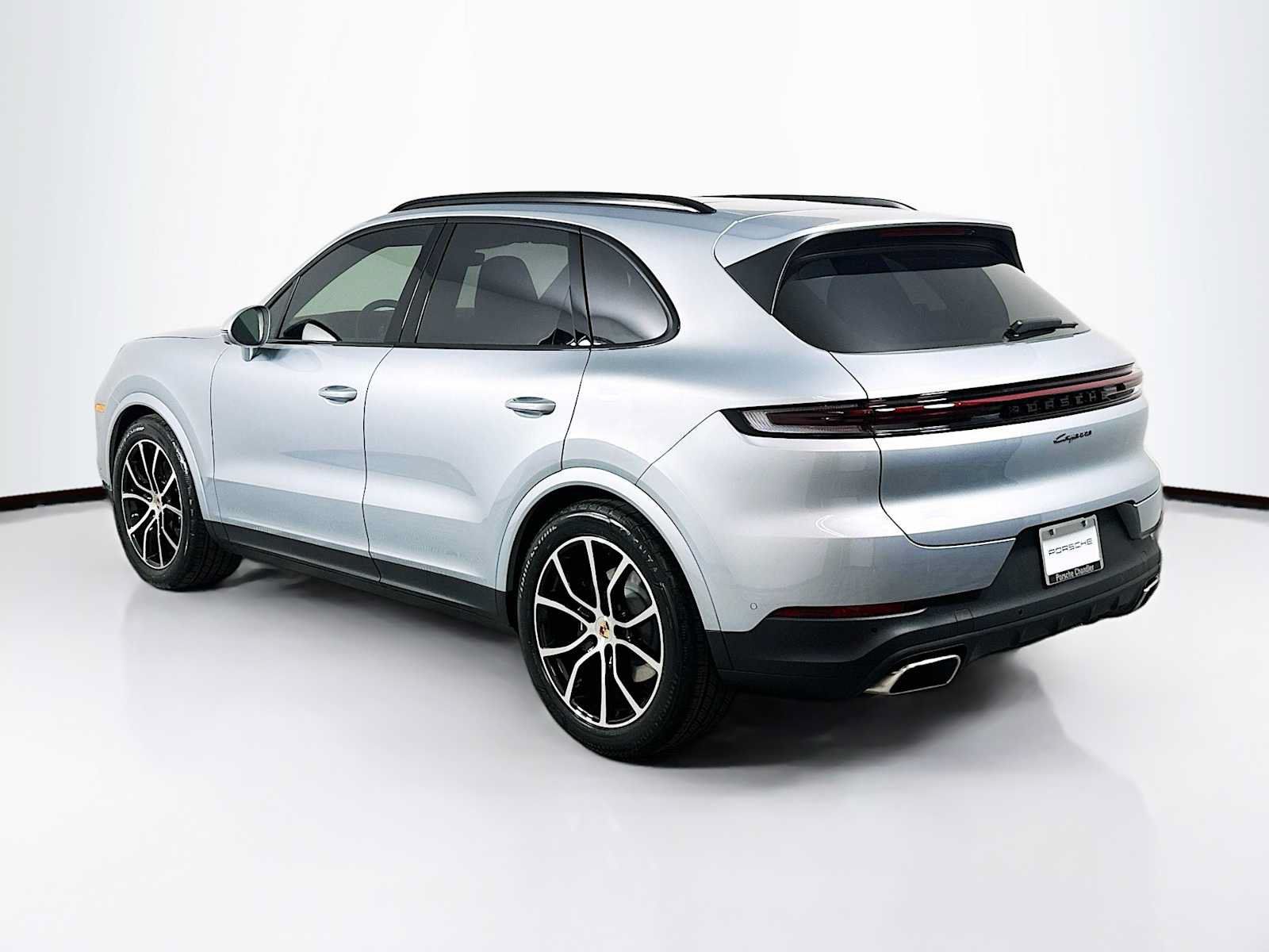 Used 2026 Porsche Cayenne AWD/4WD image 3