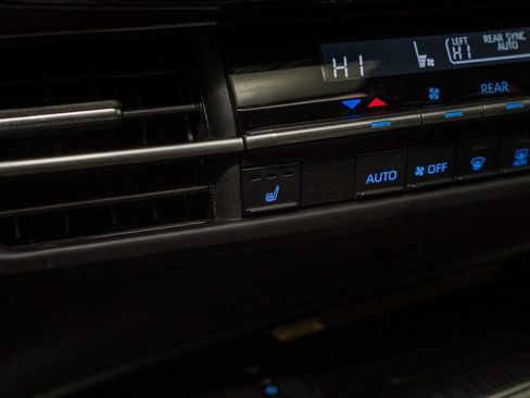 Used 2022 Toyota Sienna XSE image 16