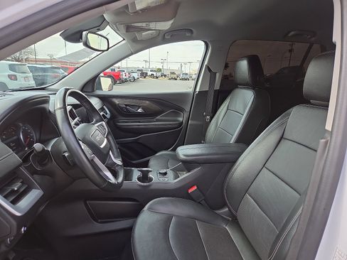 Used 2024 GMC Terrain SLT image 13