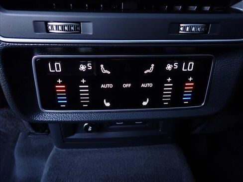 Used 2021 Audi Q8 Prestige w/ Prestige Package AWD/4WD image 10