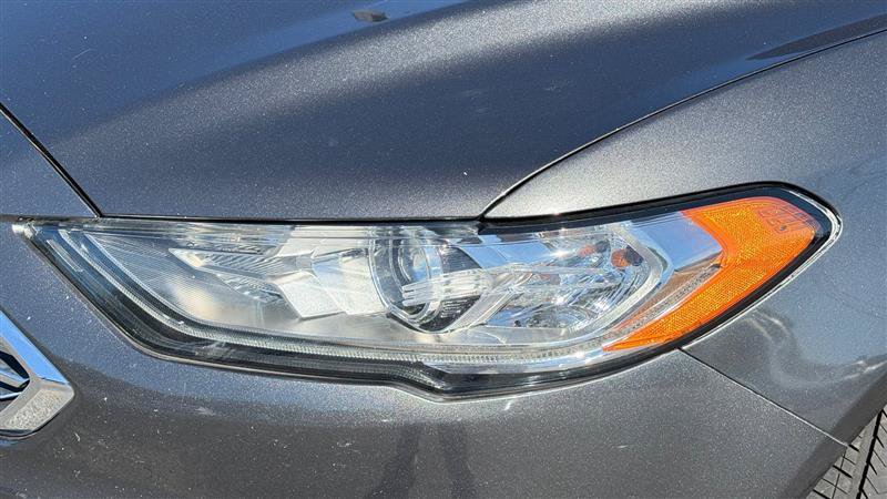 Used 2018 Ford Fusion SE w/ Equipment Group 201A FWD image 12