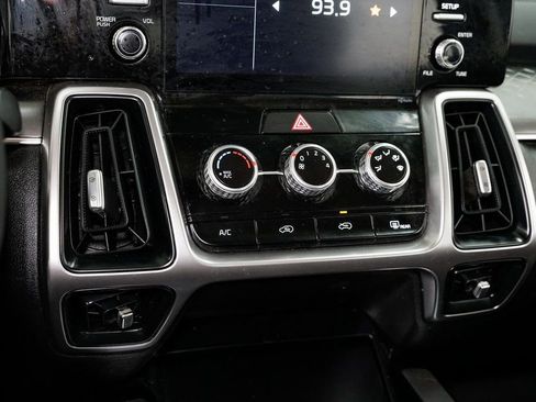 Used 2023 Kia Sorento LX image 18