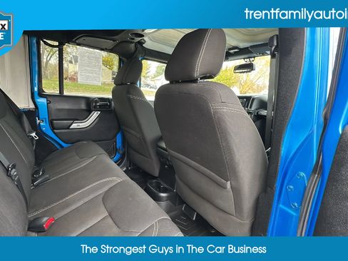 Used 2015 Jeep Wrangler Unlimited Rubicon w/ Connectivity Group image 53