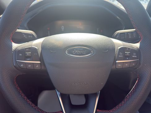 Used 2025 Ford Escape ST-Line Select AWD/4WD image 17
