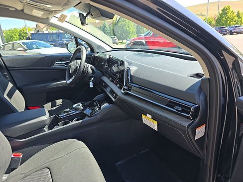 New 2025 Kia Sportage LX image 7