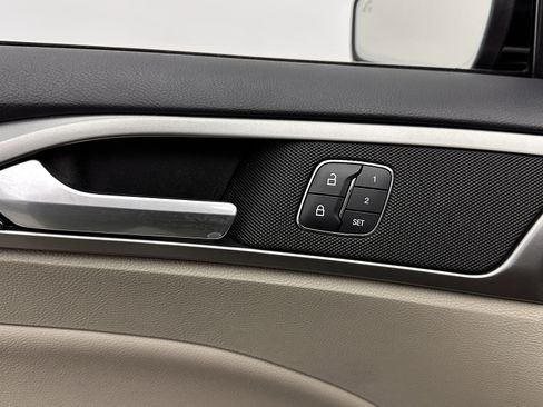 Used 2019 Ford Fusion SEL image 13
