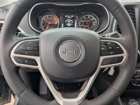 Used 2022 Jeep Cherokee Latitude image 12