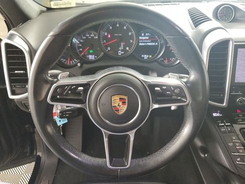 Used 2018 Porsche Cayenne Platinum Edition w/ Premium Package image 17