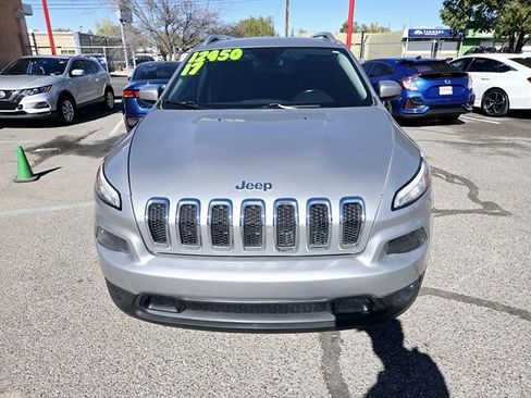 Used 2017 Jeep Cherokee Latitude image 3
