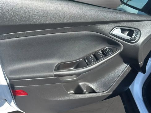 Used 2018 Ford Focus SE FWD image 17