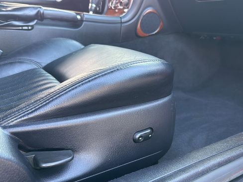 Used 2005 Ford Thunderbird image 23